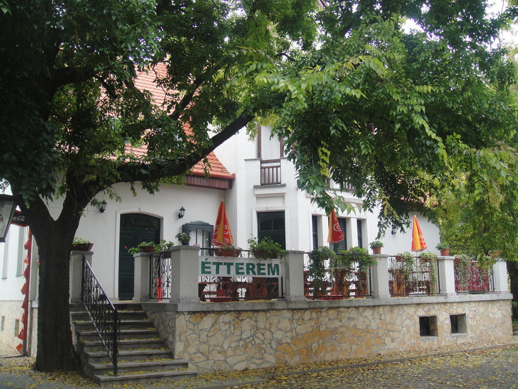 Saghegy Fogado Es Panzio Hotel Celldömölk Exterior foto